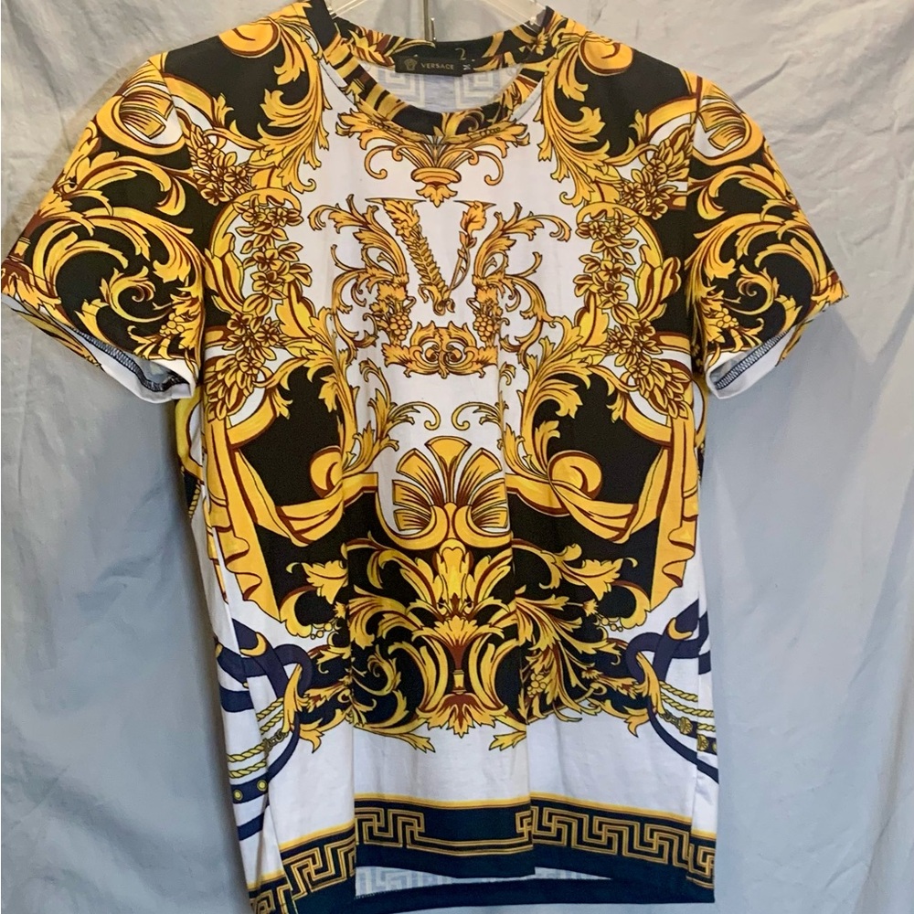 Men’s Versace tshirt, unauthenticated
